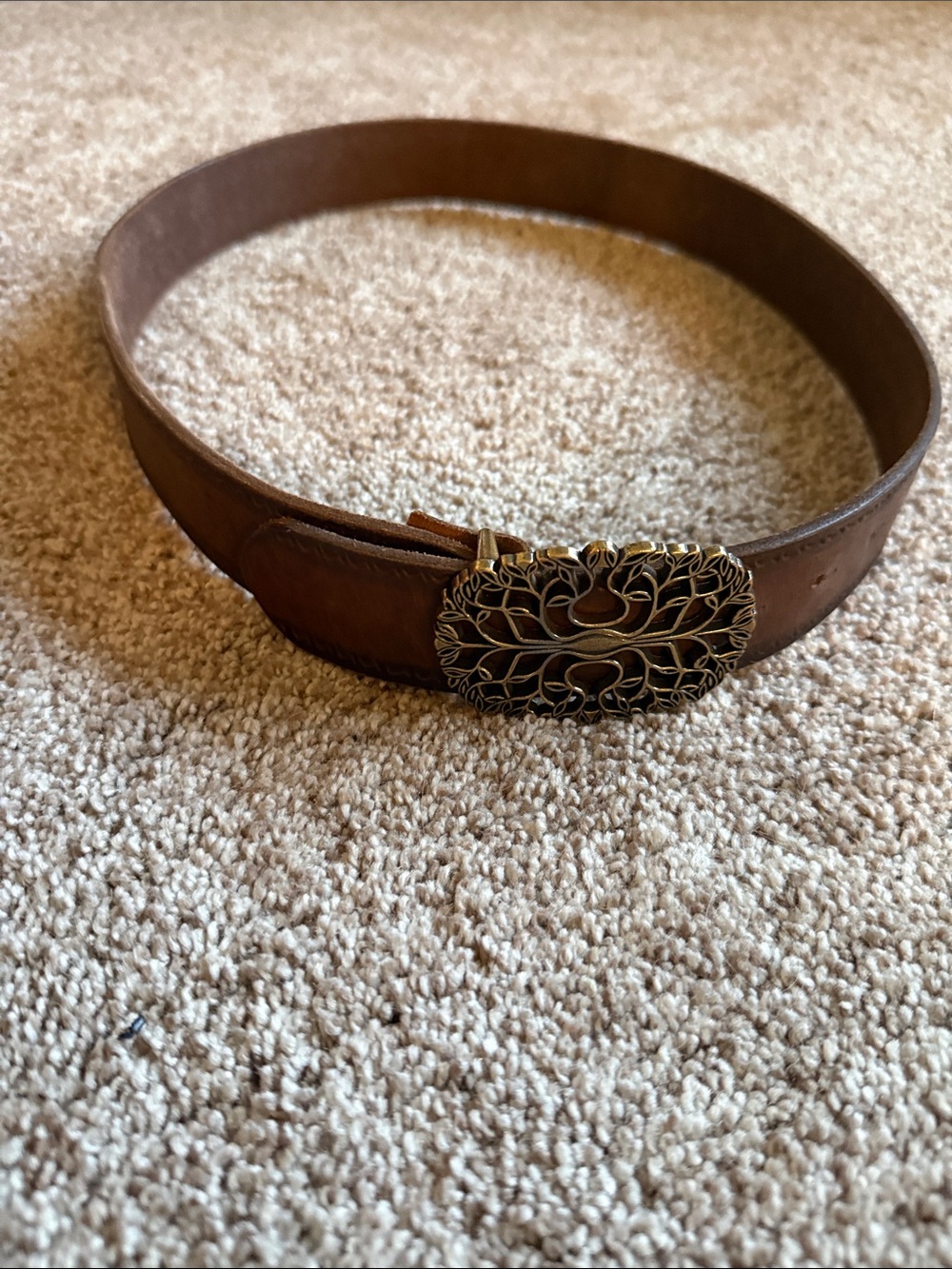 Vintage-Inspired Brown Leather Belt with Ornate Gold Buckle - Picture 2 of 3